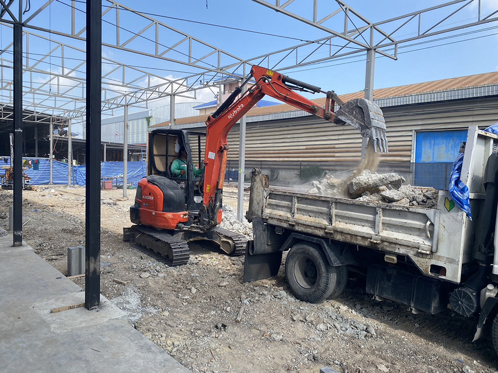 2 - https://โชคศิรินันท์เเท๊กเตอร์.com | บริการรถแม็คโครเล็ก PC30 เเม็คโครใหญ่ PC135 หกล้อดั้มพ์ เเละเทเลอร์ย้ายของ เครียริ่งพื้นที่ ปรับดิน ขุด เจาะ กดเข็ม วางท่อ ถมที่ ย้ายวัสดุก่อสร้าง รับทุบ รื้อ ถอนทุกชนิด รับงานทั่วระยอง