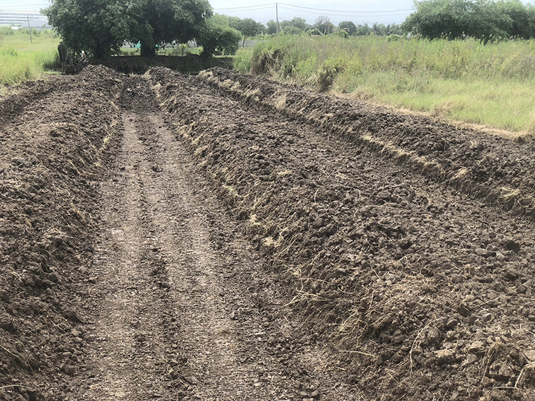 28 - https://โชคศิรินันท์เเท๊กเตอร์.com | บริการรถแม็คโครเล็ก PC30 เเม็คโครใหญ่ PC135 หกล้อดั้มพ์ เเละเทเลอร์ย้ายของ เครียริ่งพื้นที่ ปรับดิน ขุด เจาะ กดเข็ม วางท่อ ถมที่ ย้ายวัสดุก่อสร้าง รับทุบ รื้อ ถอนทุกชนิด รับงานทั่วระยอง