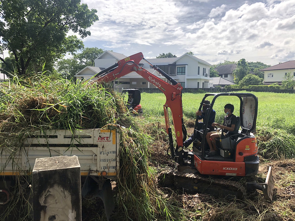 29 - https://โชคศิรินันท์เเท๊กเตอร์.com | บริการรถแม็คโครเล็ก PC30 เเม็คโครใหญ่ PC135 หกล้อดั้มพ์ เเละเทเลอร์ย้ายของ เครียริ่งพื้นที่ ปรับดิน ขุด เจาะ กดเข็ม วางท่อ ถมที่ ย้ายวัสดุก่อสร้าง รับทุบ รื้อ ถอนทุกชนิด รับงานทั่วระยอง