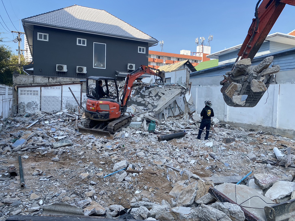 35 - https://โชคศิรินันท์เเท๊กเตอร์.com | บริการรถแม็คโครเล็ก PC30 เเม็คโครใหญ่ PC135 หกล้อดั้มพ์ เเละเทเลอร์ย้ายของ เครียริ่งพื้นที่ ปรับดิน ขุด เจาะ กดเข็ม วางท่อ ถมที่ ย้ายวัสดุก่อสร้าง รับทุบ รื้อ ถอนทุกชนิด รับงานทั่วระยอง