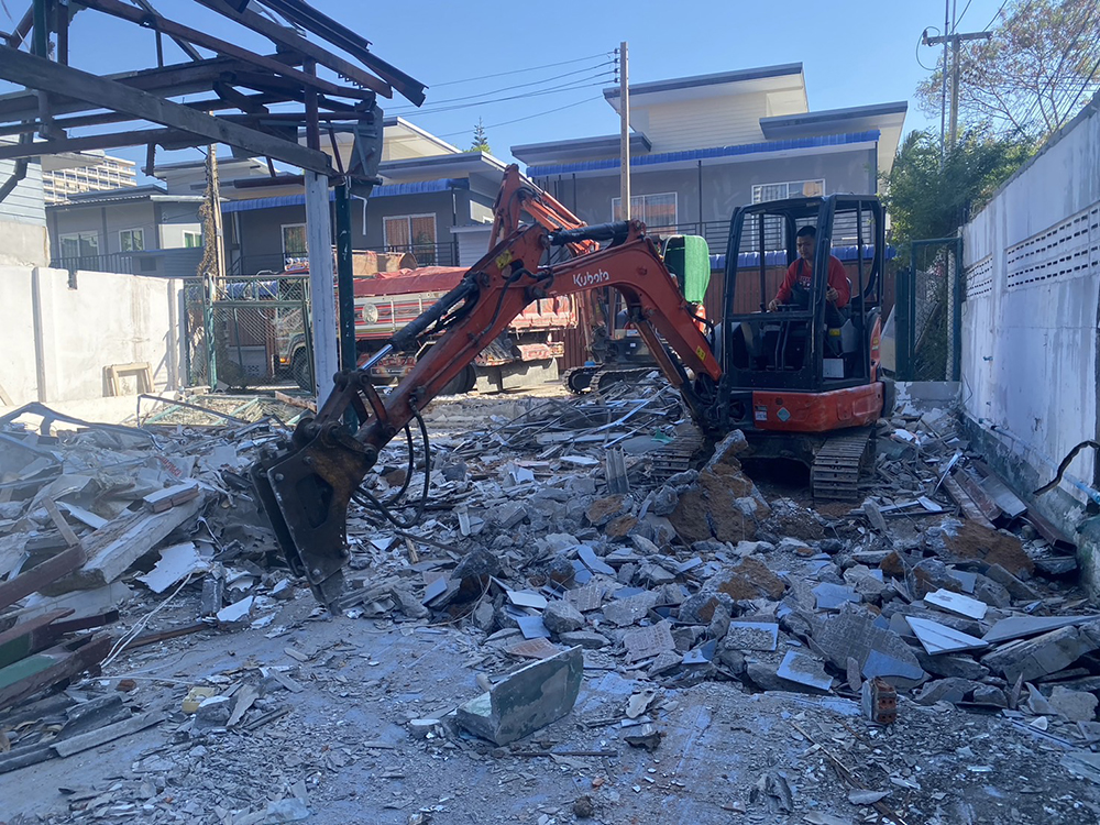 37 - https://โชคศิรินันท์เเท๊กเตอร์.com | บริการรถแม็คโครเล็ก PC30 เเม็คโครใหญ่ PC135 หกล้อดั้มพ์ เเละเทเลอร์ย้ายของ เครียริ่งพื้นที่ ปรับดิน ขุด เจาะ กดเข็ม วางท่อ ถมที่ ย้ายวัสดุก่อสร้าง รับทุบ รื้อ ถอนทุกชนิด รับงานทั่วระยอง