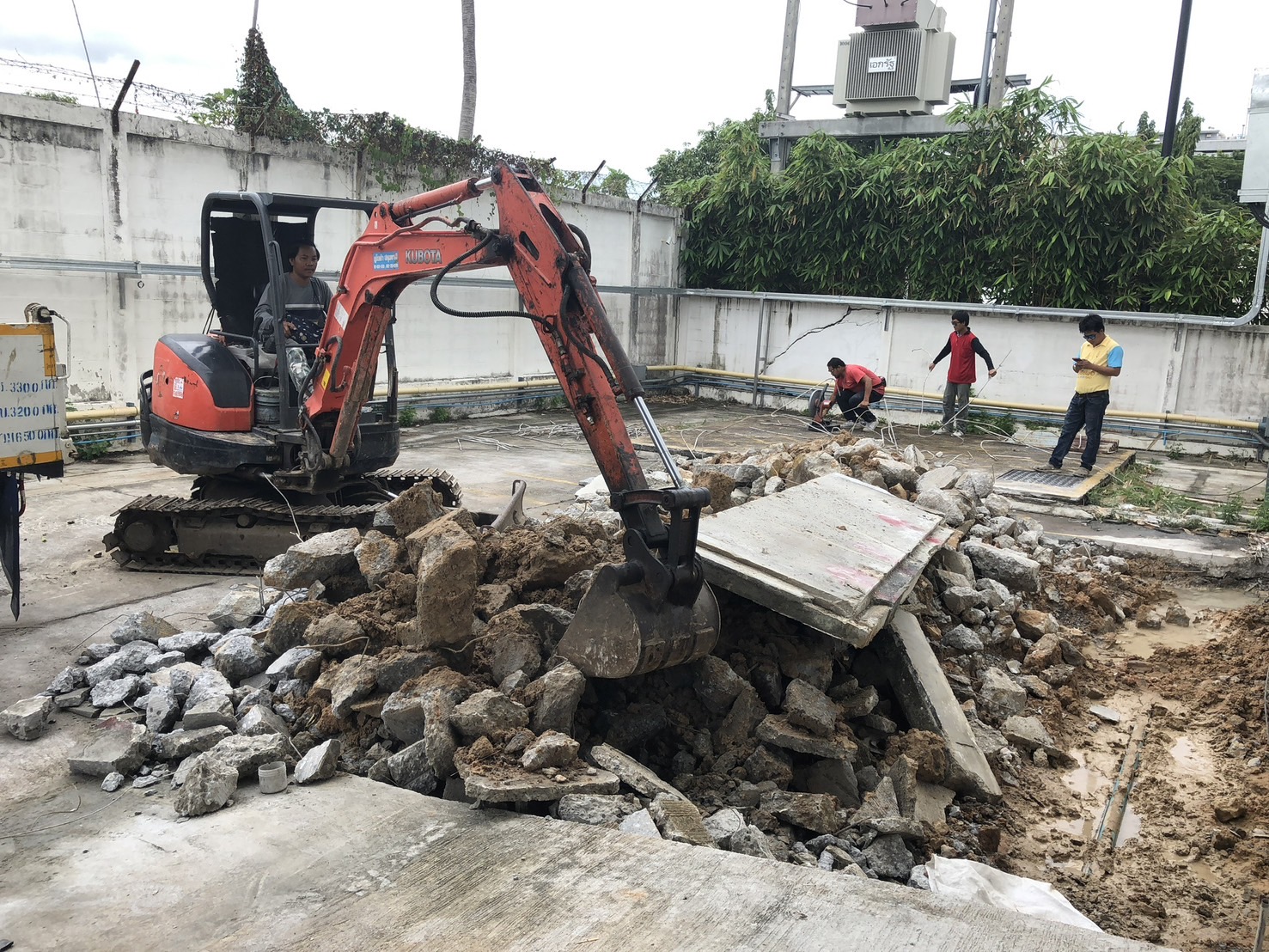 39 - https://โชคศิรินันท์เเท๊กเตอร์.com | บริการรถแม็คโครเล็ก PC30 เเม็คโครใหญ่ PC135 หกล้อดั้มพ์ เเละเทเลอร์ย้ายของ เครียริ่งพื้นที่ ปรับดิน ขุด เจาะ กดเข็ม วางท่อ ถมที่ ย้ายวัสดุก่อสร้าง รับทุบ รื้อ ถอนทุกชนิด รับงานทั่วระยอง