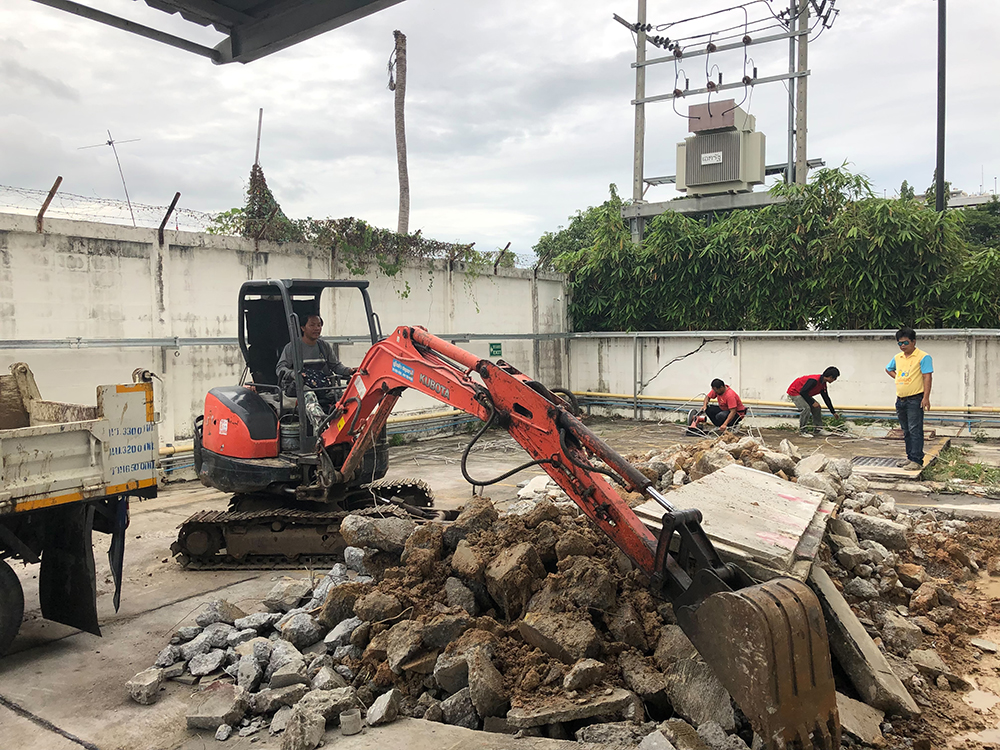 40 - https://โชคศิรินันท์เเท๊กเตอร์.com | บริการรถแม็คโครเล็ก PC30 เเม็คโครใหญ่ PC135 หกล้อดั้มพ์ เเละเทเลอร์ย้ายของ เครียริ่งพื้นที่ ปรับดิน ขุด เจาะ กดเข็ม วางท่อ ถมที่ ย้ายวัสดุก่อสร้าง รับทุบ รื้อ ถอนทุกชนิด รับงานทั่วระยอง