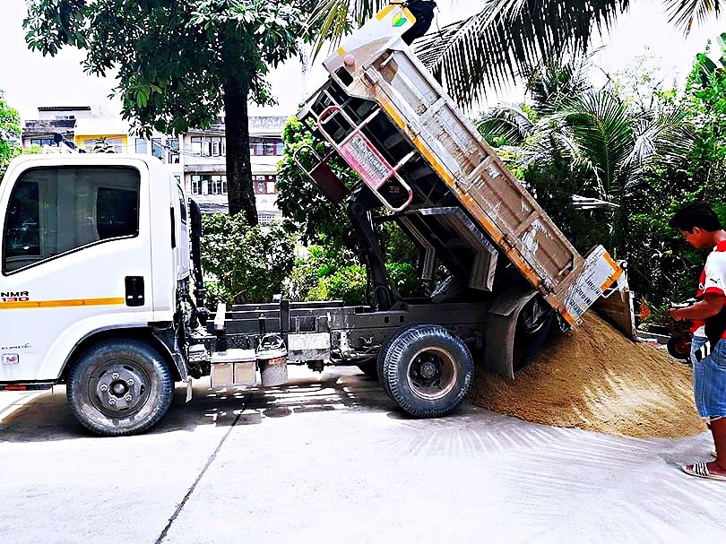 42 - https://โชคศิรินันท์เเท๊กเตอร์.com | บริการรถแม็คโครเล็ก PC30 เเม็คโครใหญ่ PC135 หกล้อดั้มพ์ เเละเทเลอร์ย้ายของ เครียริ่งพื้นที่ ปรับดิน ขุด เจาะ กดเข็ม วางท่อ ถมที่ ย้ายวัสดุก่อสร้าง รับทุบ รื้อ ถอนทุกชนิด รับงานทั่วระยอง