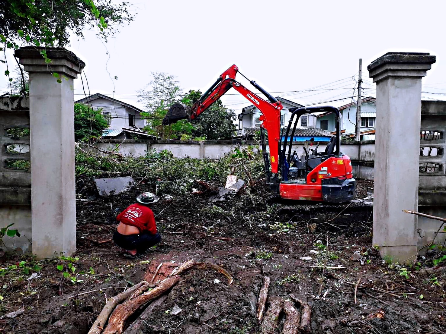 43 - https://โชคศิรินันท์เเท๊กเตอร์.com | บริการรถแม็คโครเล็ก PC30 เเม็คโครใหญ่ PC135 หกล้อดั้มพ์ เเละเทเลอร์ย้ายของ เครียริ่งพื้นที่ ปรับดิน ขุด เจาะ กดเข็ม วางท่อ ถมที่ ย้ายวัสดุก่อสร้าง รับทุบ รื้อ ถอนทุกชนิด รับงานทั่วระยอง