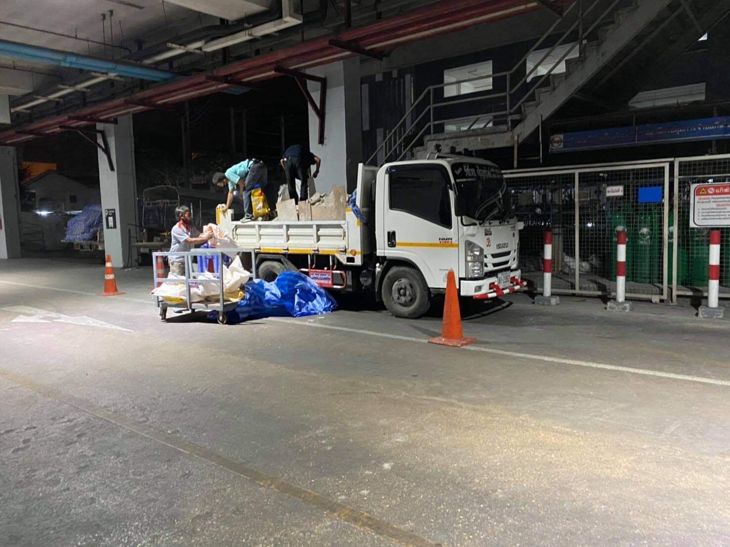 46 - https://โชคศิรินันท์เเท๊กเตอร์.com | บริการรถแม็คโครเล็ก PC30 เเม็คโครใหญ่ PC135 หกล้อดั้มพ์ เเละเทเลอร์ย้ายของ เครียริ่งพื้นที่ ปรับดิน ขุด เจาะ กดเข็ม วางท่อ ถมที่ ย้ายวัสดุก่อสร้าง รับทุบ รื้อ ถอนทุกชนิด รับงานทั่วระยอง