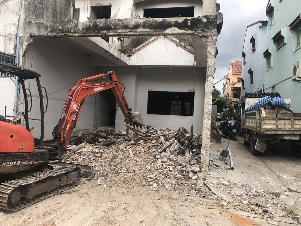 50 - https://โชคศิรินันท์เเท๊กเตอร์.com | บริการรถแม็คโครเล็ก PC30 เเม็คโครใหญ่ PC135 หกล้อดั้มพ์ เเละเทเลอร์ย้ายของ เครียริ่งพื้นที่ ปรับดิน ขุด เจาะ กดเข็ม วางท่อ ถมที่ ย้ายวัสดุก่อสร้าง รับทุบ รื้อ ถอนทุกชนิด รับงานทั่วระยอง