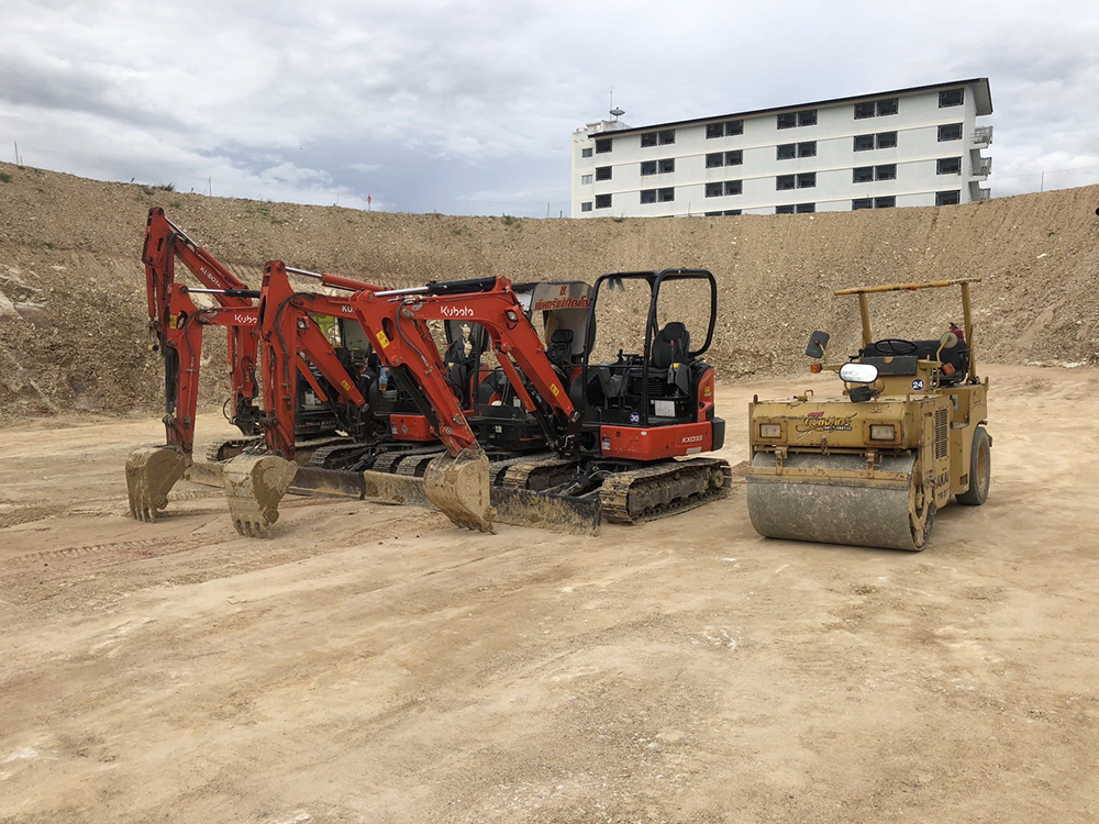 51 - https://โชคศิรินันท์เเท๊กเตอร์.com | บริการรถแม็คโครเล็ก PC30 เเม็คโครใหญ่ PC135 หกล้อดั้มพ์ เเละเทเลอร์ย้ายของ เครียริ่งพื้นที่ ปรับดิน ขุด เจาะ กดเข็ม วางท่อ ถมที่ ย้ายวัสดุก่อสร้าง รับทุบ รื้อ ถอนทุกชนิด รับงานทั่วระยอง