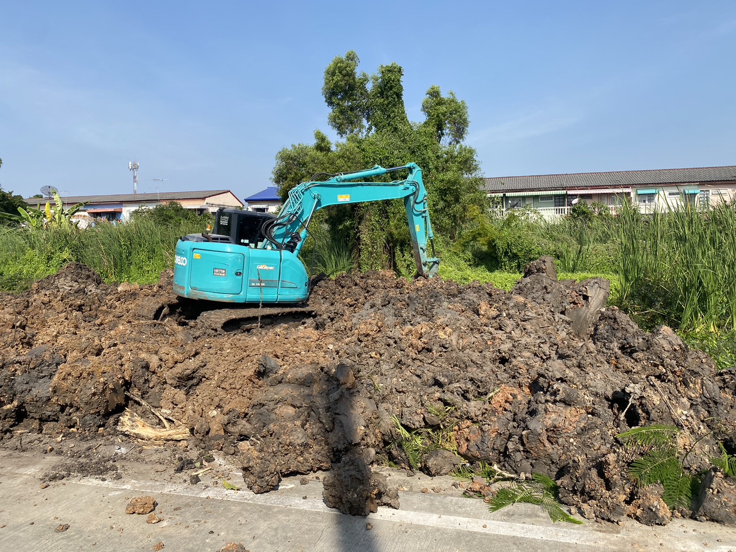 54 - https://โชคศิรินันท์เเท๊กเตอร์.com | บริการรถแม็คโครเล็ก PC30 เเม็คโครใหญ่ PC135 หกล้อดั้มพ์ เเละเทเลอร์ย้ายของ เครียริ่งพื้นที่ ปรับดิน ขุด เจาะ กดเข็ม วางท่อ ถมที่ ย้ายวัสดุก่อสร้าง รับทุบ รื้อ ถอนทุกชนิด รับงานทั่วระยอง