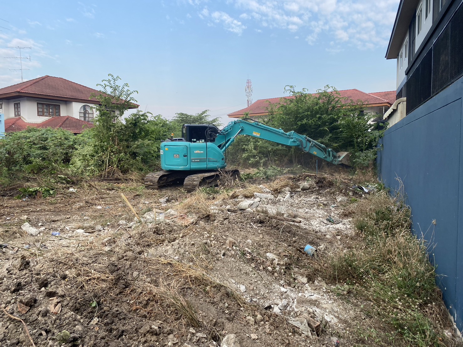 6 - https://โชคศิรินันท์เเท๊กเตอร์.com | บริการรถแม็คโครเล็ก PC30 เเม็คโครใหญ่ PC135 หกล้อดั้มพ์ เเละเทเลอร์ย้ายของ เครียริ่งพื้นที่ ปรับดิน ขุด เจาะ กดเข็ม วางท่อ ถมที่ ย้ายวัสดุก่อสร้าง รับทุบ รื้อ ถอนทุกชนิด รับงานทั่วระยอง