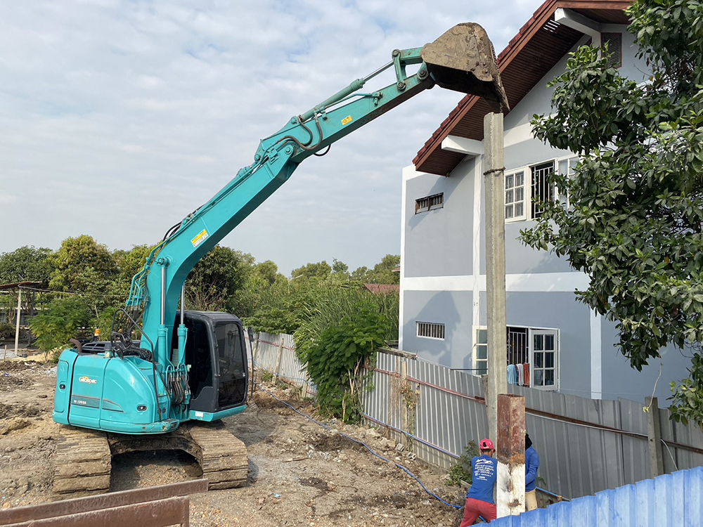 8 - https://โชคศิรินันท์เเท๊กเตอร์.com | บริการรถแม็คโครเล็ก PC30 เเม็คโครใหญ่ PC135 หกล้อดั้มพ์ เเละเทเลอร์ย้ายของ เครียริ่งพื้นที่ ปรับดิน ขุด เจาะ กดเข็ม วางท่อ ถมที่ ย้ายวัสดุก่อสร้าง รับทุบ รื้อ ถอนทุกชนิด รับงานทั่วระยอง